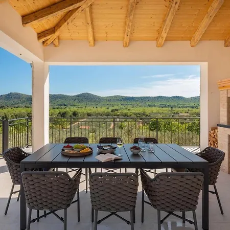 Ferienhaus Fur 7 Personen Und 1 Kind In Dubrava Kod Tisna, Dalmatien Norddalmatien * Vodice