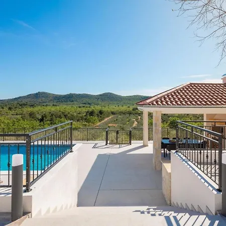 Ferienhaus Fur 7 Personen Und 1 Kind In Dubrava Kod Tisna, Dalmatien Norddalmatien Holiday home